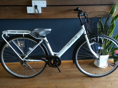 ６段変速付きの乗り降りしやすいシティーサイクル入荷しました⤴
